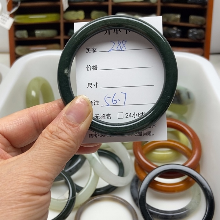 和田玉未镶嵌手镯