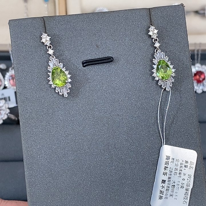 橄榄石耳饰银S925镶嵌