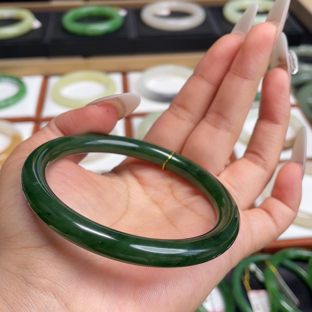 和田玉未镶嵌手镯漏！菠菜绿59