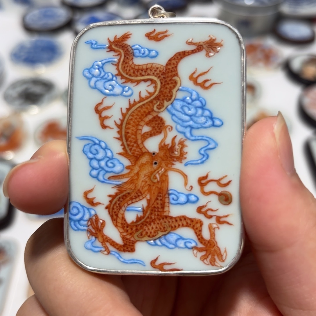 ****瓷片精品挂件一个