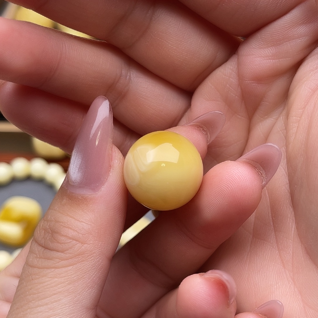 顺***张琥珀未镶嵌裸石蜜蜡圆珠梦