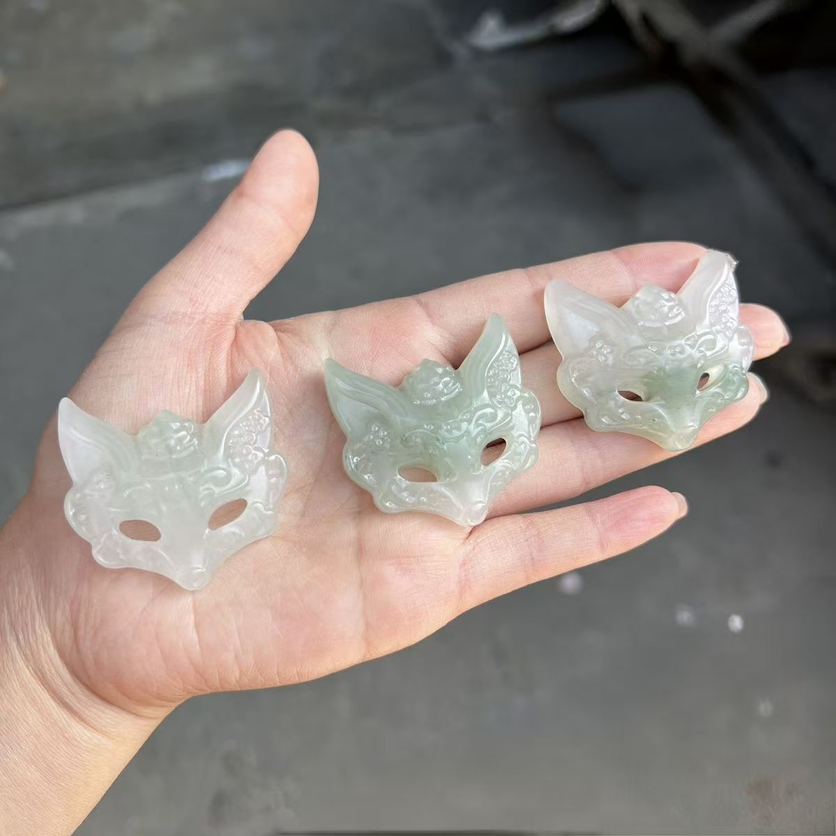 【天然保真】新疆天山翠狐狸面具精美吊坠多样性发货拍一发一