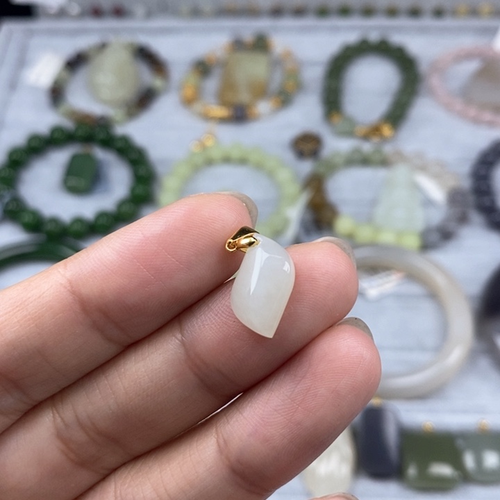 和田玉未镶嵌珠宝半成品