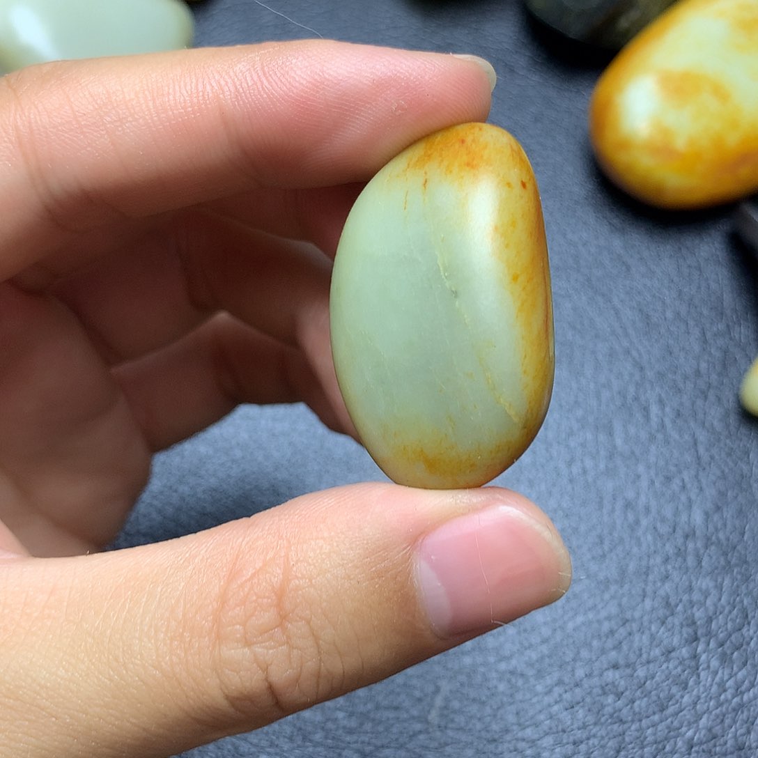 和田玉未镶嵌把件