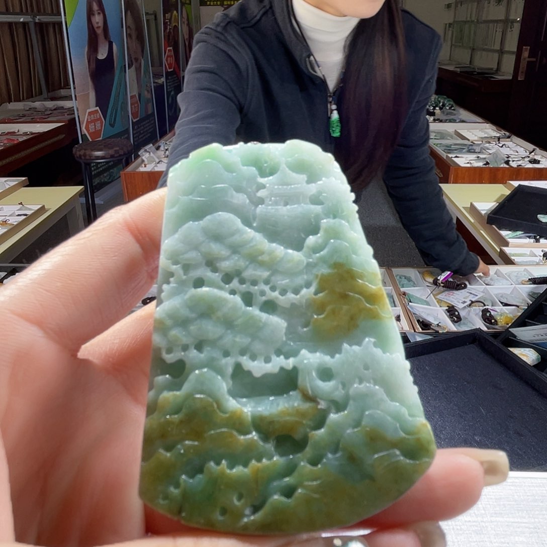 翡翠未镶嵌颈饰一