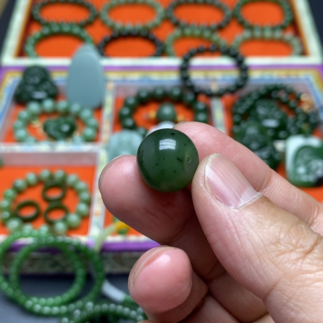 和田玉（碧玉）珠宝半成品未镶嵌小***来