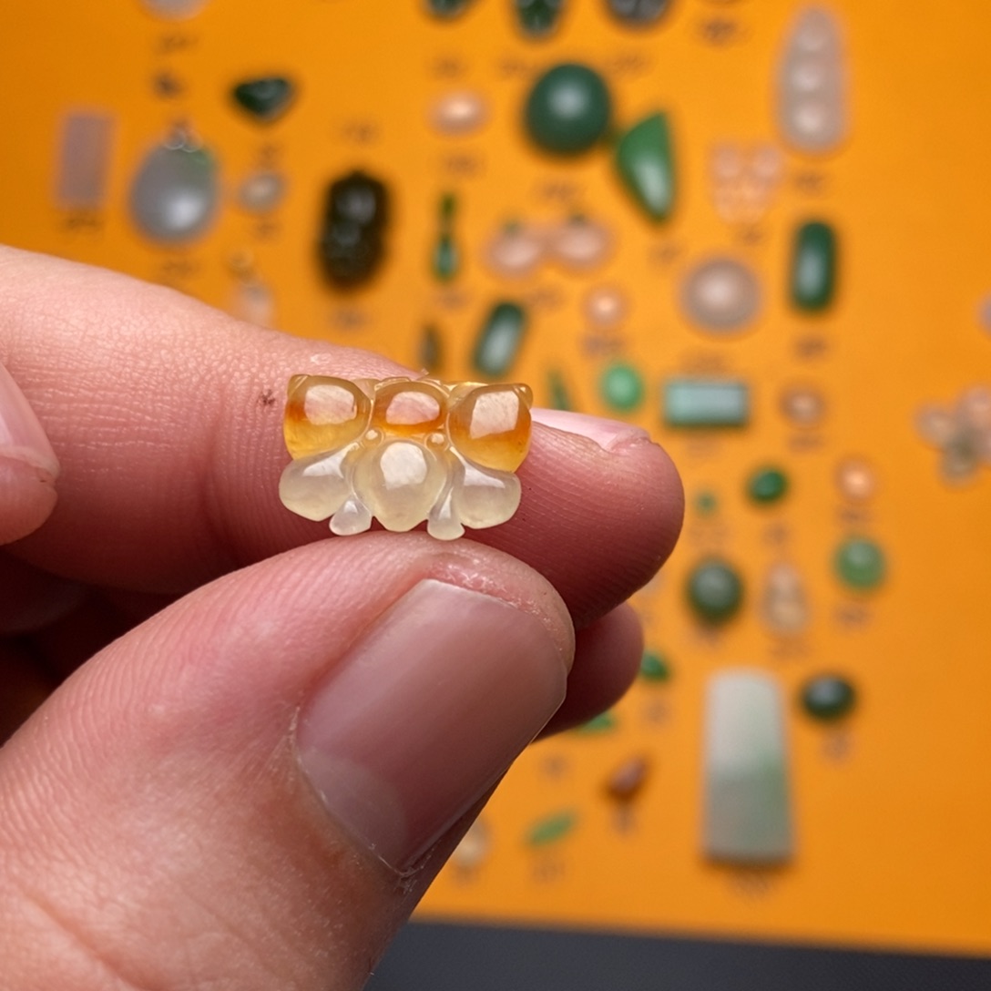 翡翠颈饰未镶嵌峰* 