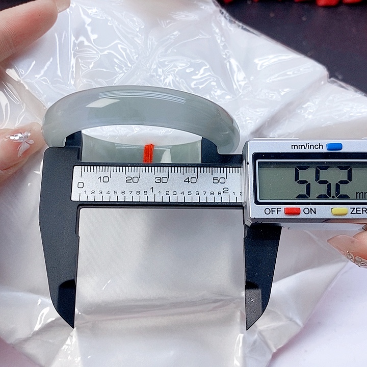 翡翠手镯未镶嵌272。