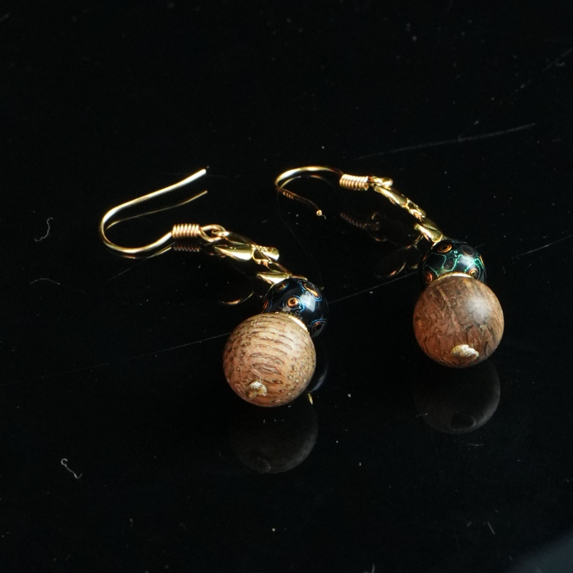 3276 文莱沉香软丝九分沉耳坠 0.9cm 2.34g