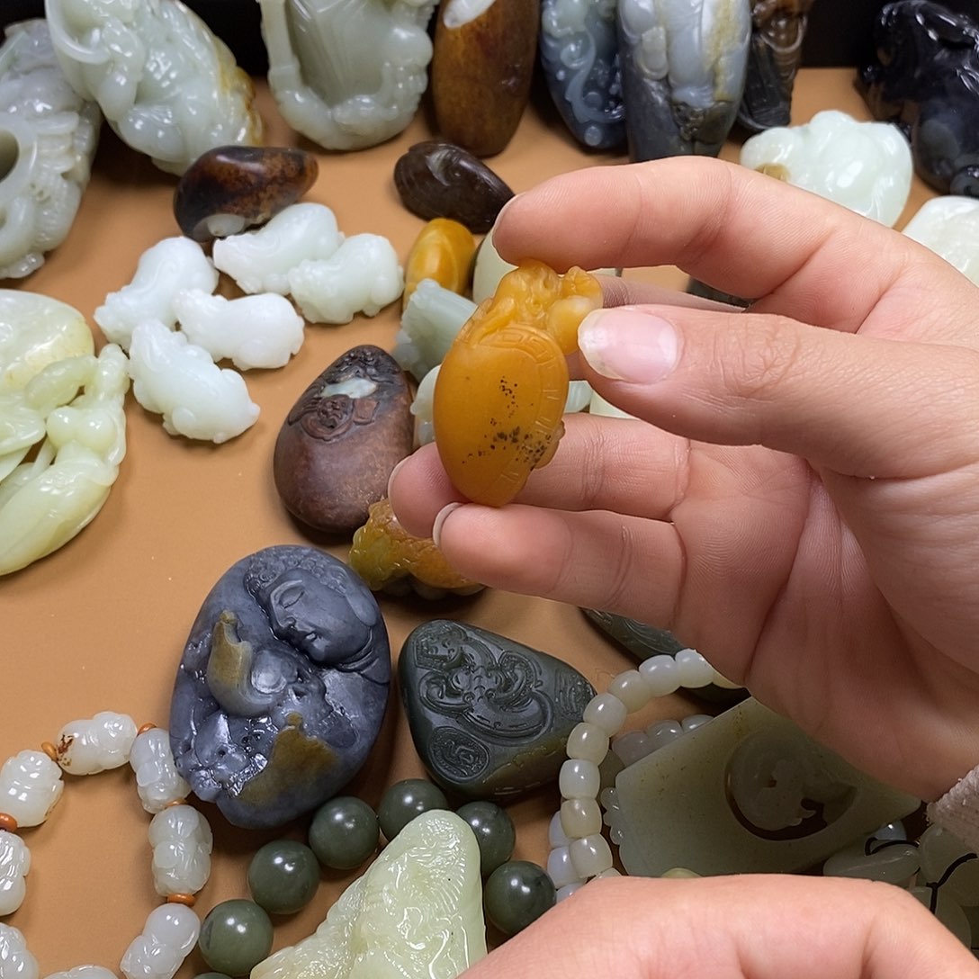 和田玉（糖玉）挂件未镶嵌考***姐