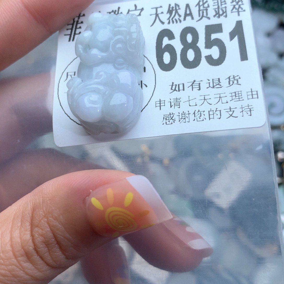 翡翠颈饰未镶嵌6851。