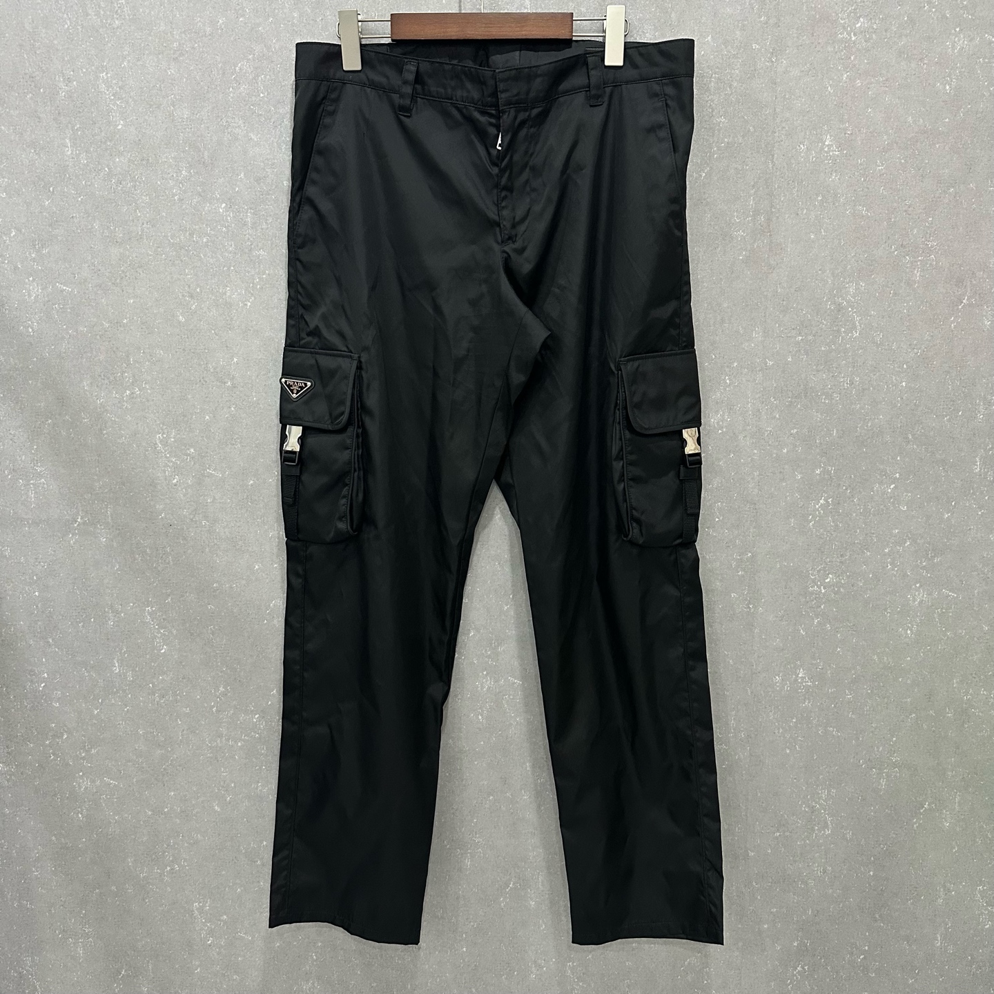 99新 Prada/普拉达  金属三角标休闲工装长裤 50码 006543
