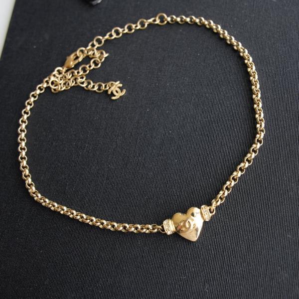Chanel 金色爱心项链