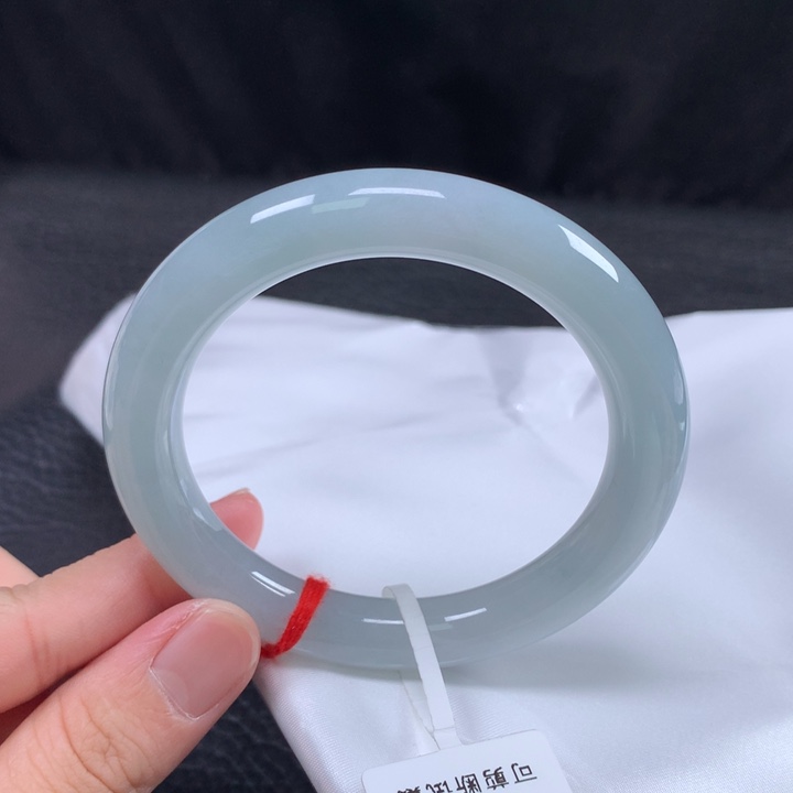 翡翠未镶嵌手镯（圆镯）