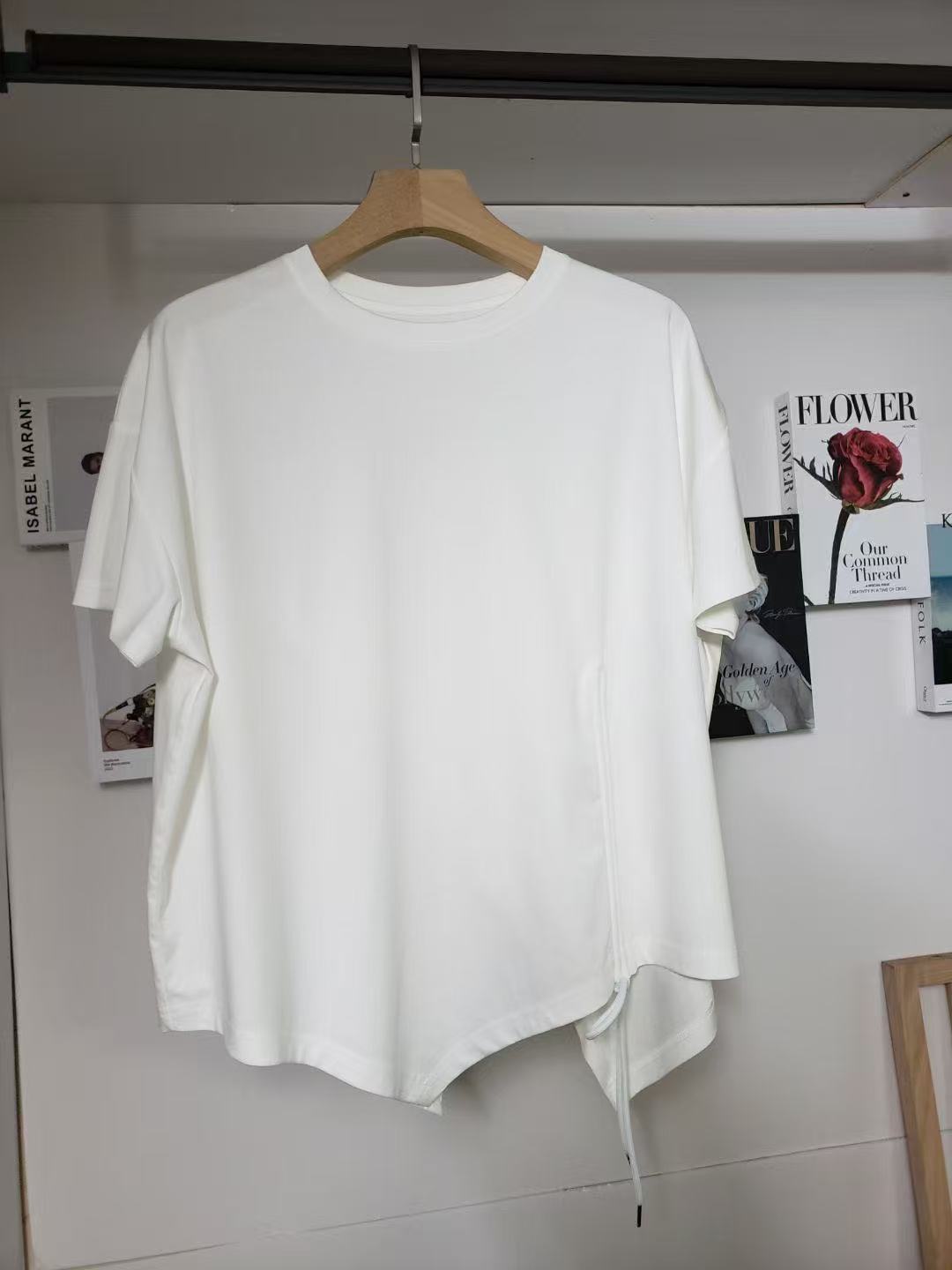 九畹花设计感下摆不规则T恤