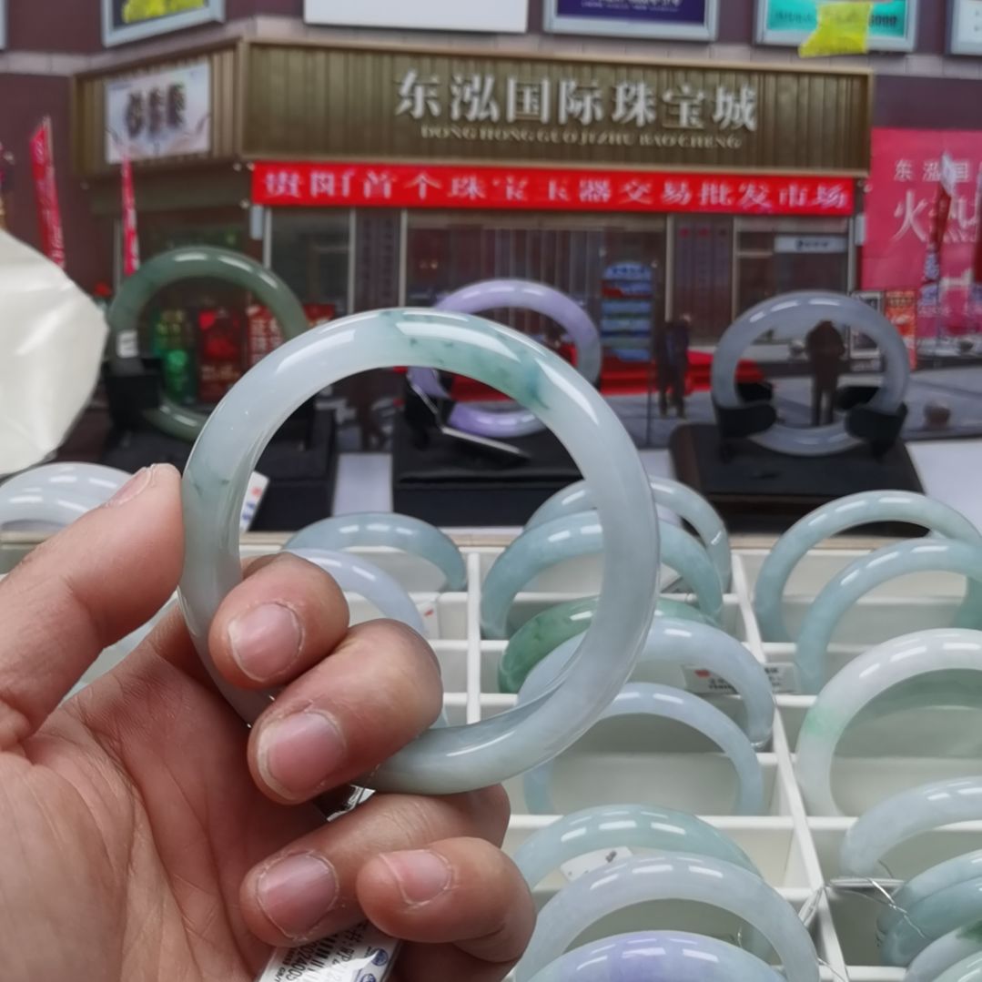 翡翠未镶嵌手镯贵阳翡翠手镯批发