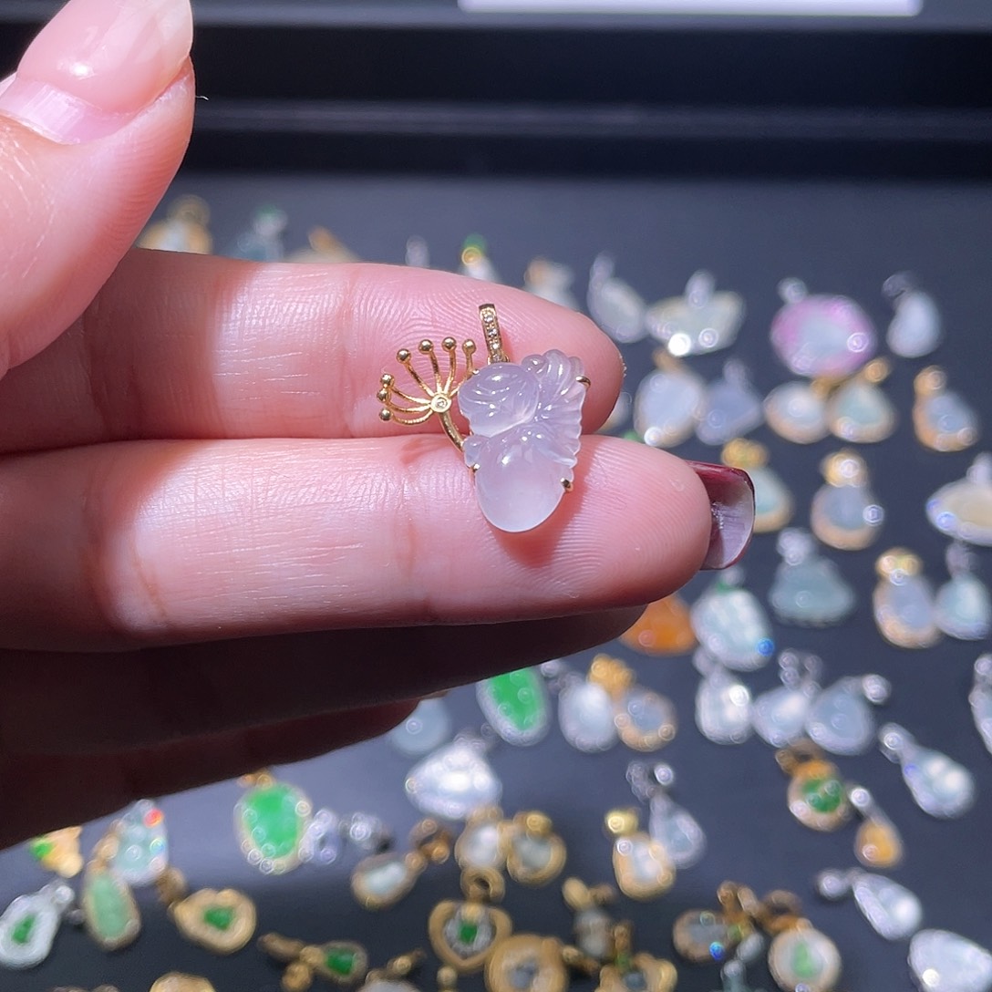 翡翠颈饰18K金镶嵌吊坠