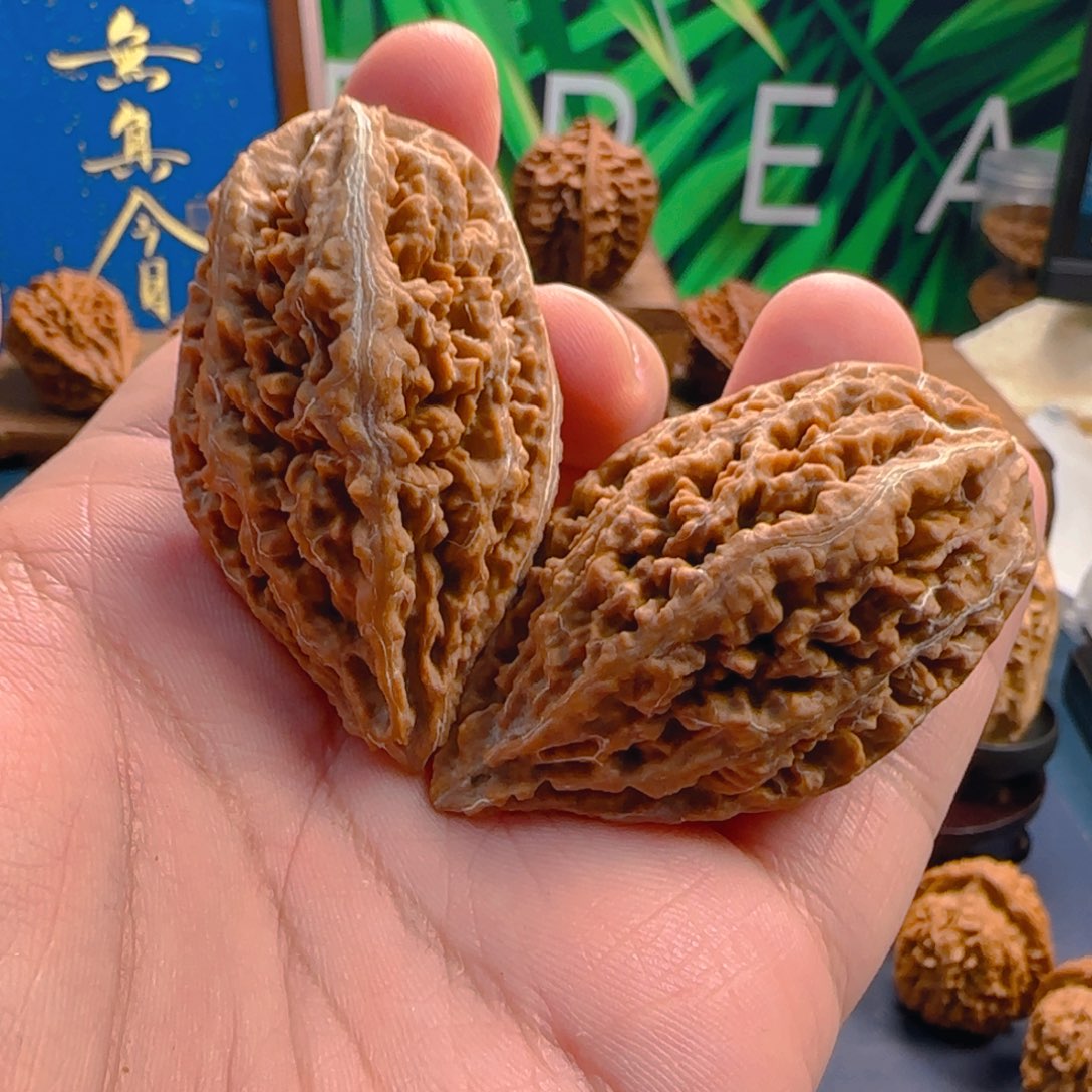 文玩核桃吊坠蚂蚁搬家