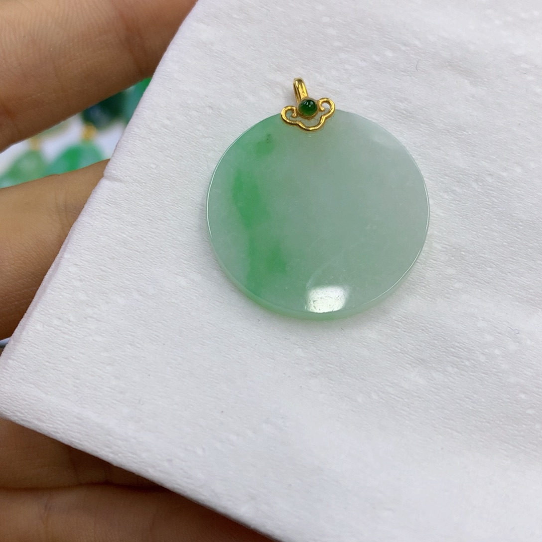 翡翠18K金镶嵌颈饰