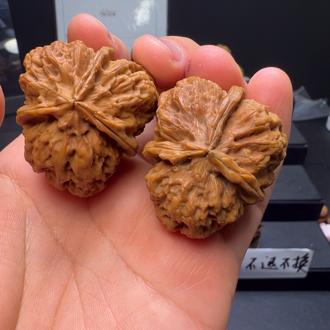 文玩核桃吊坠水龙纹三棱41mm