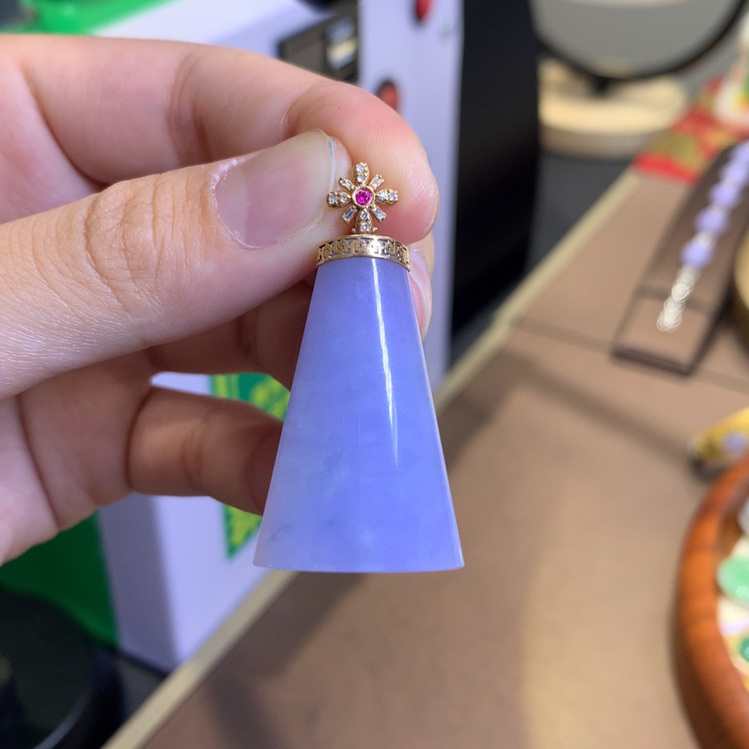 翡翠18K金镶嵌颈饰翡翠