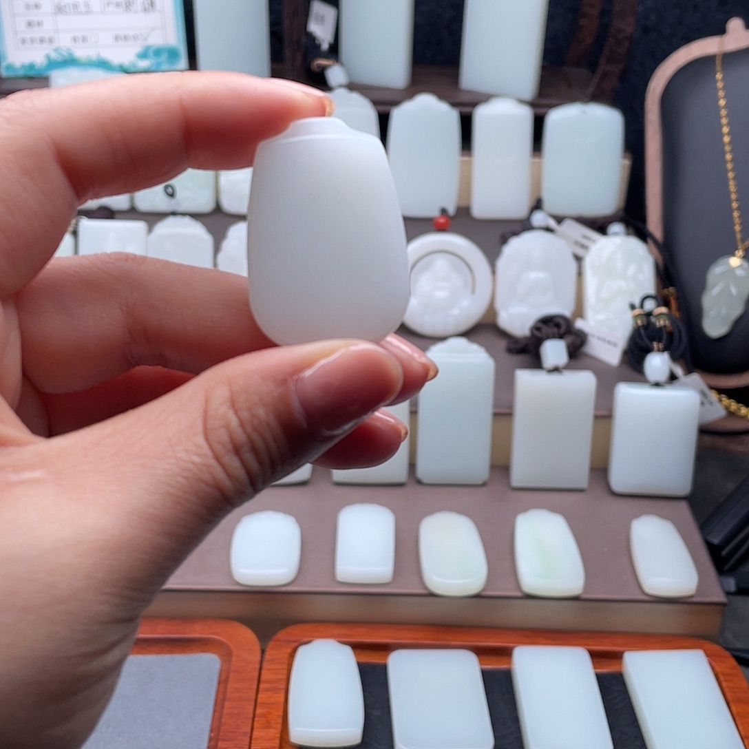 和田玉未镶嵌颈饰