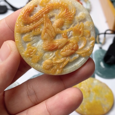 翡翠颈饰未镶嵌翡翠