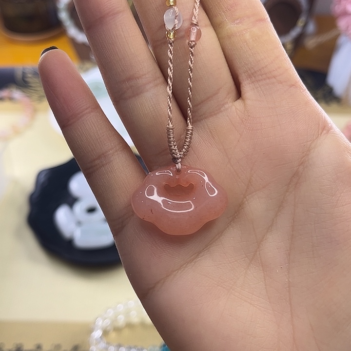 石英质玉未镶嵌颈饰