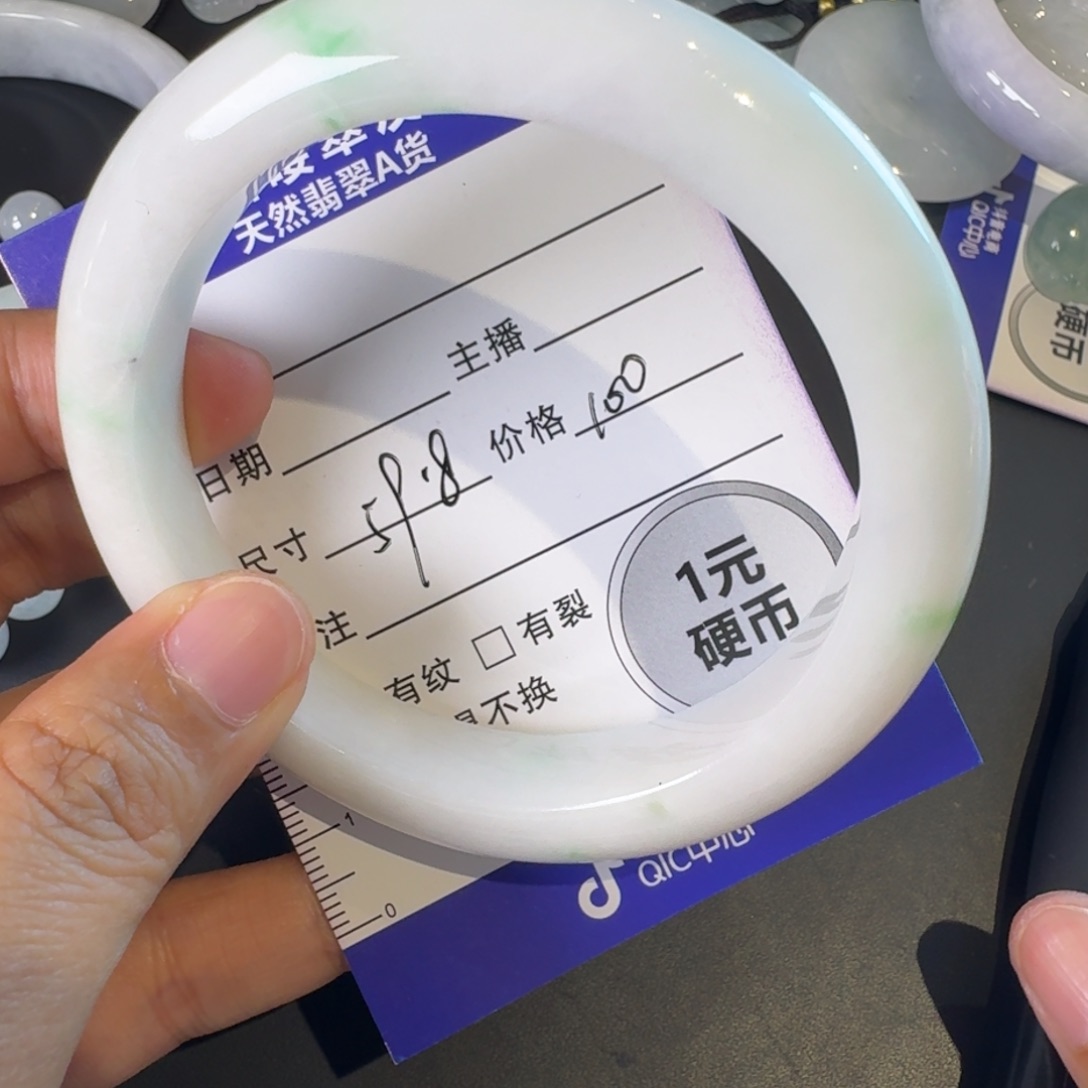 翡翠手镯未镶嵌手镯