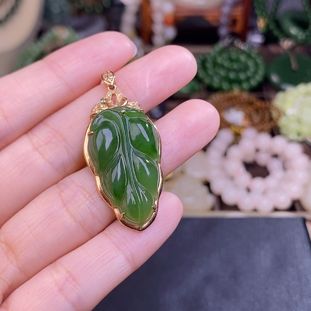 和田玉碧玉叶子18.K金老料未镶嵌黑*蛋