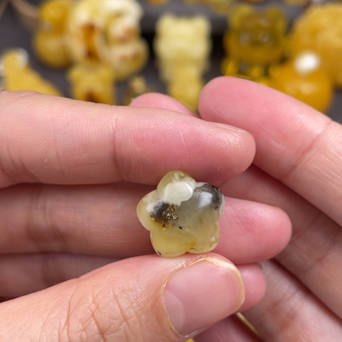 琥珀裸石未镶嵌蜜蜡