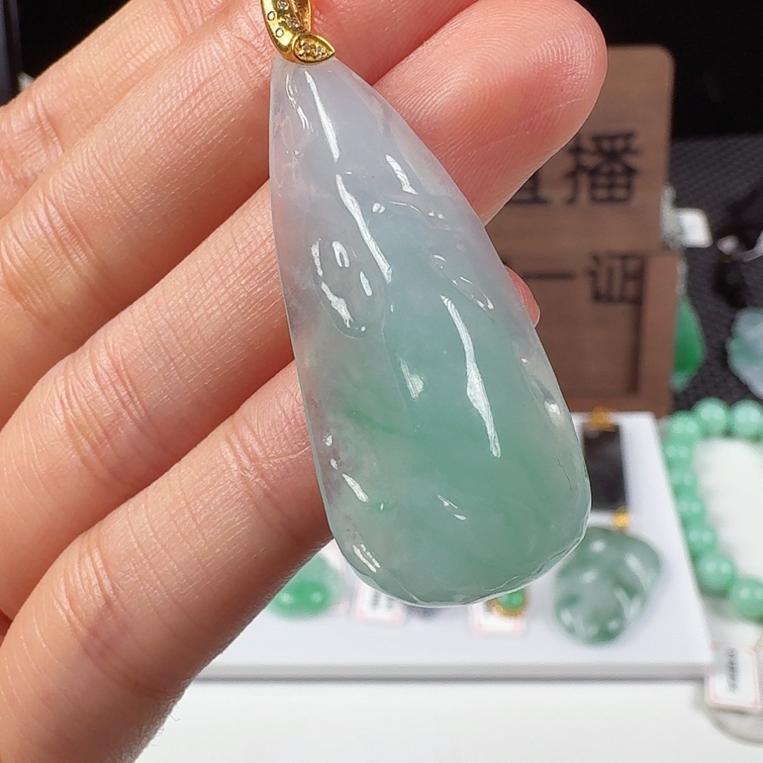 翡翠18K金镶嵌颈饰