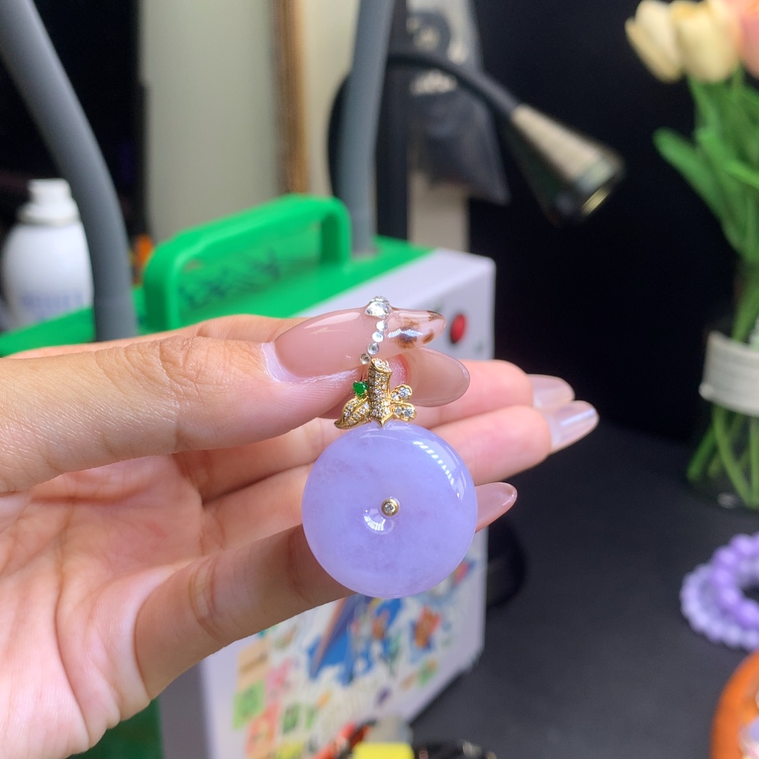 翡翠18K金镶嵌颈饰