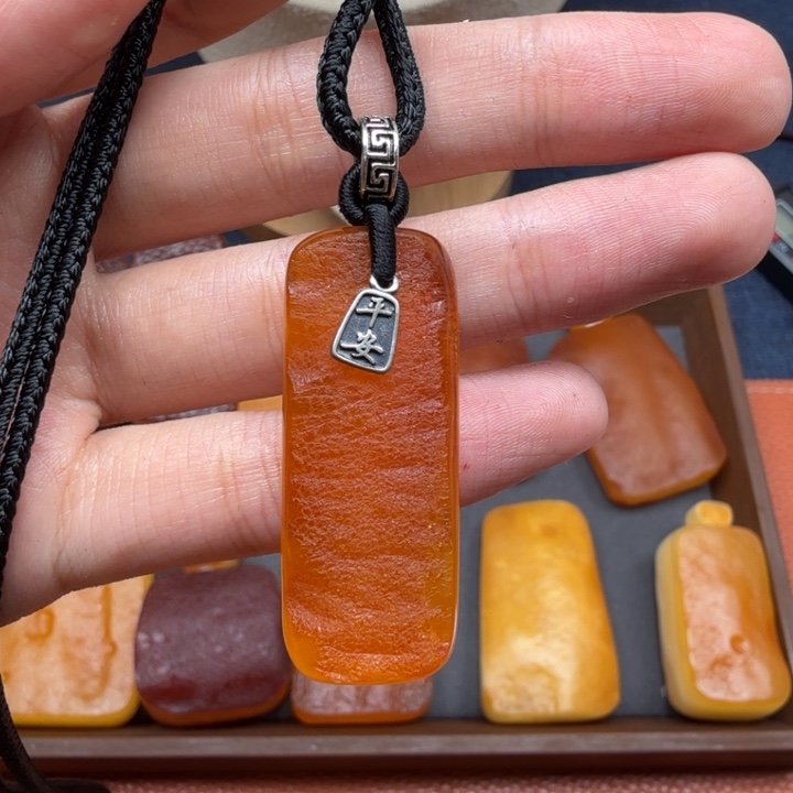 蜜蜡未镶嵌吊坠(赠链)