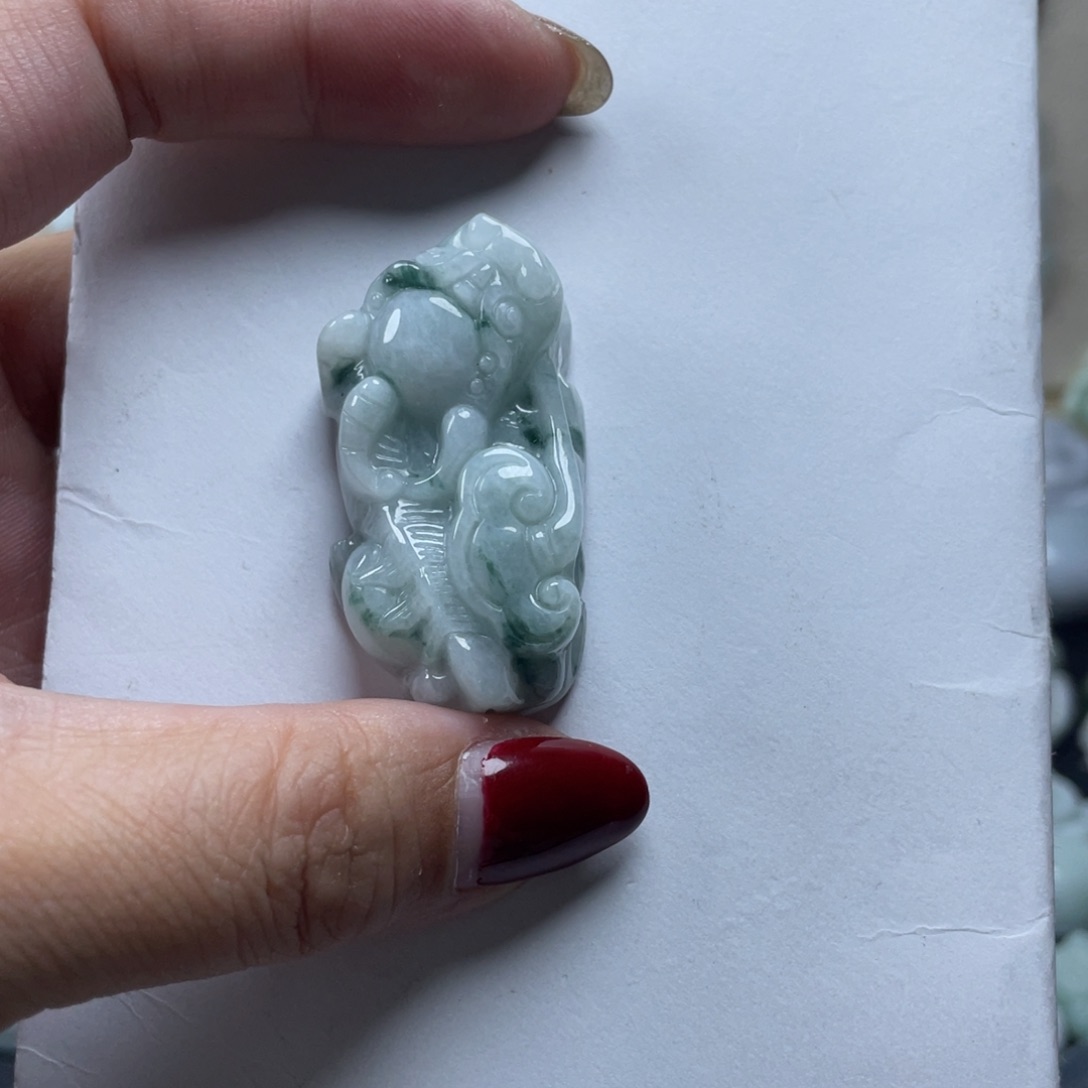 翡翠颈饰未镶嵌…