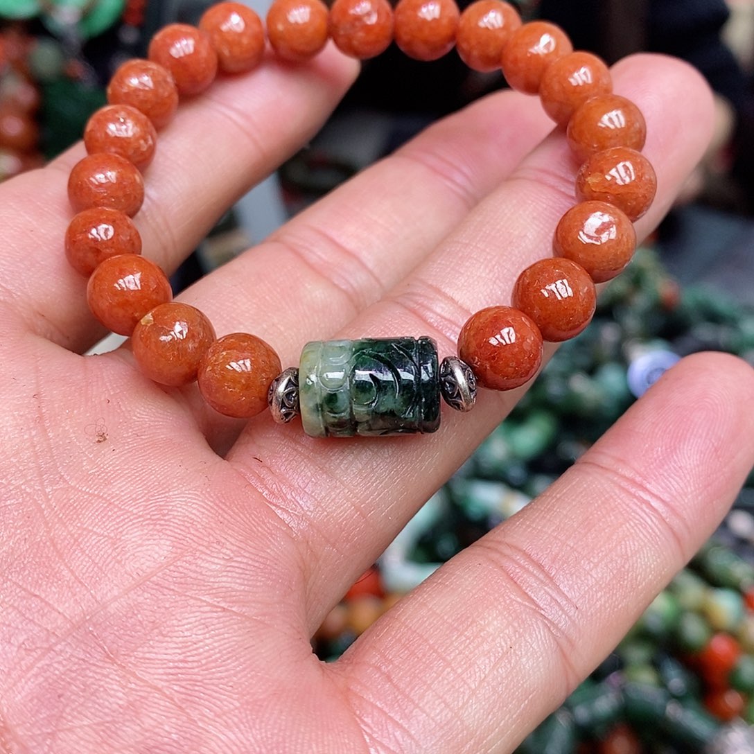 未镶嵌翡翠手链漂亮美眉