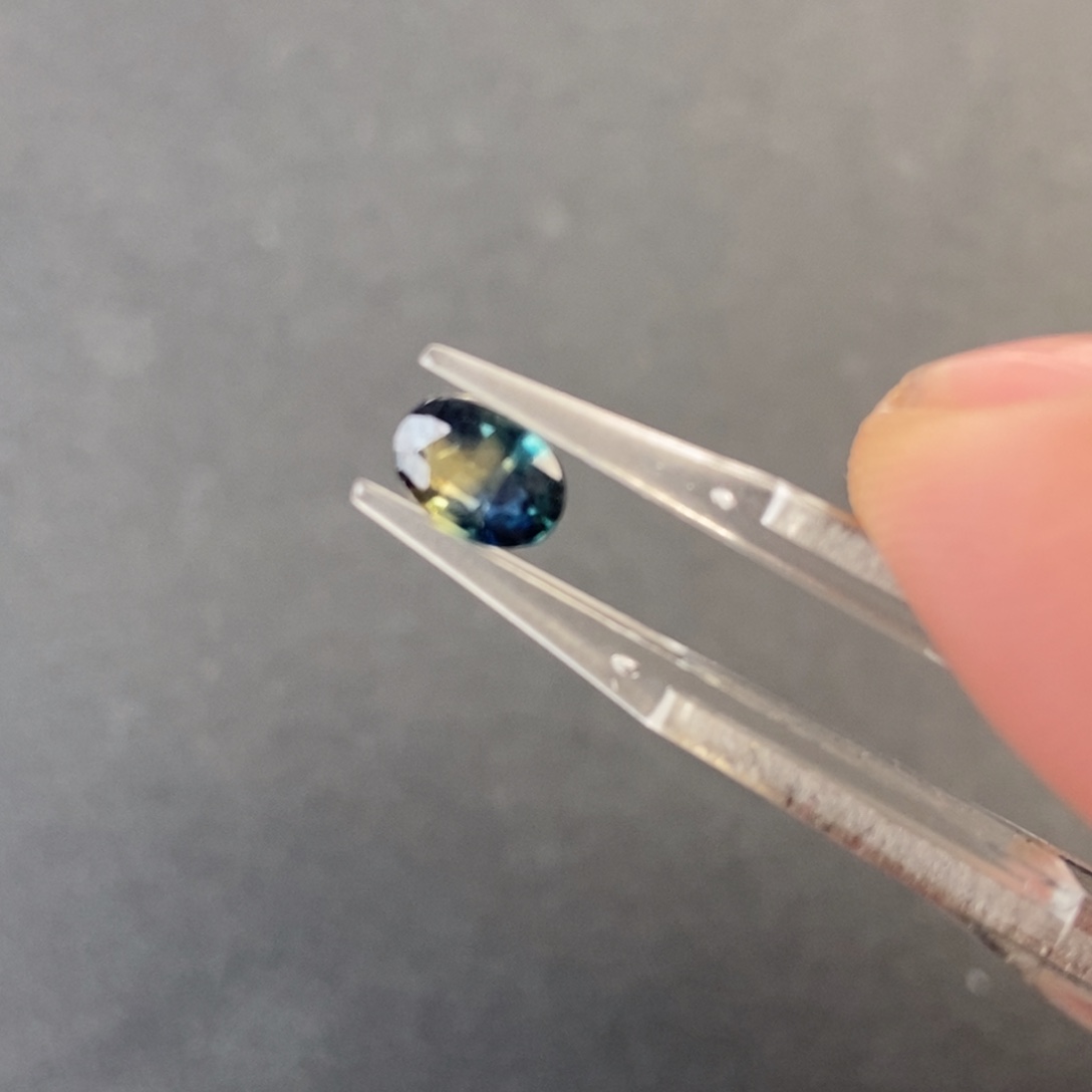 蓝宝石裸石未镶嵌