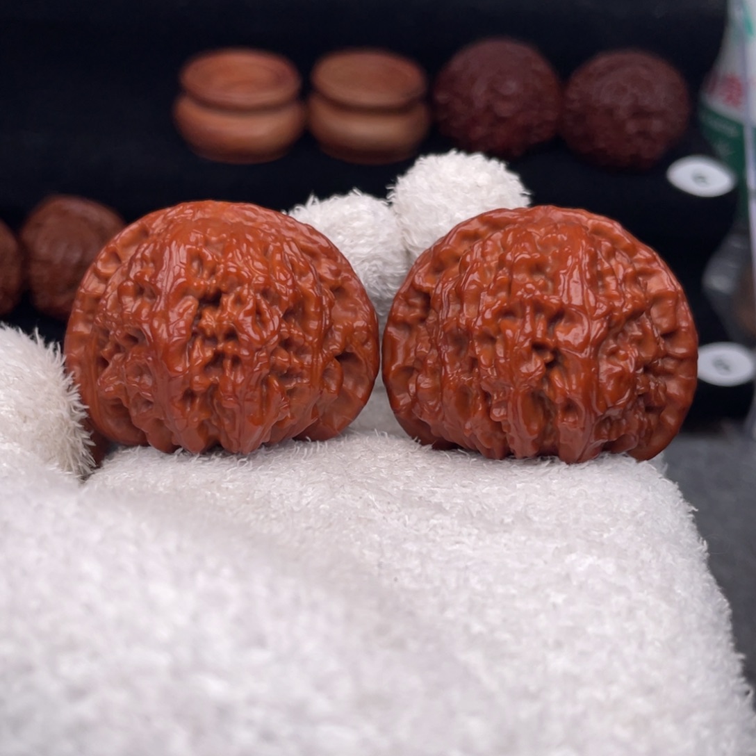 文玩核桃把件强*全品红球白43尺47克