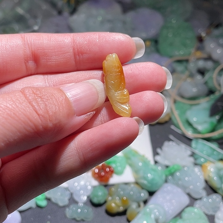 颈饰未镶嵌翡翠天