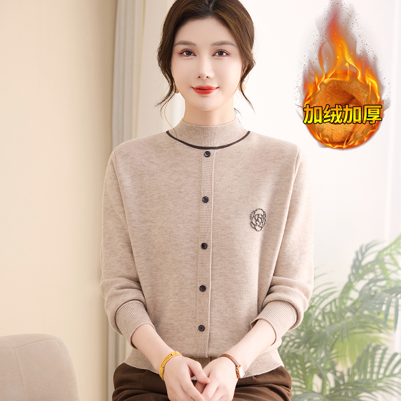 妈妈2025年冬装时尚保暖宽松毛衣中老年人女装冬季洋气加绒打底衫
