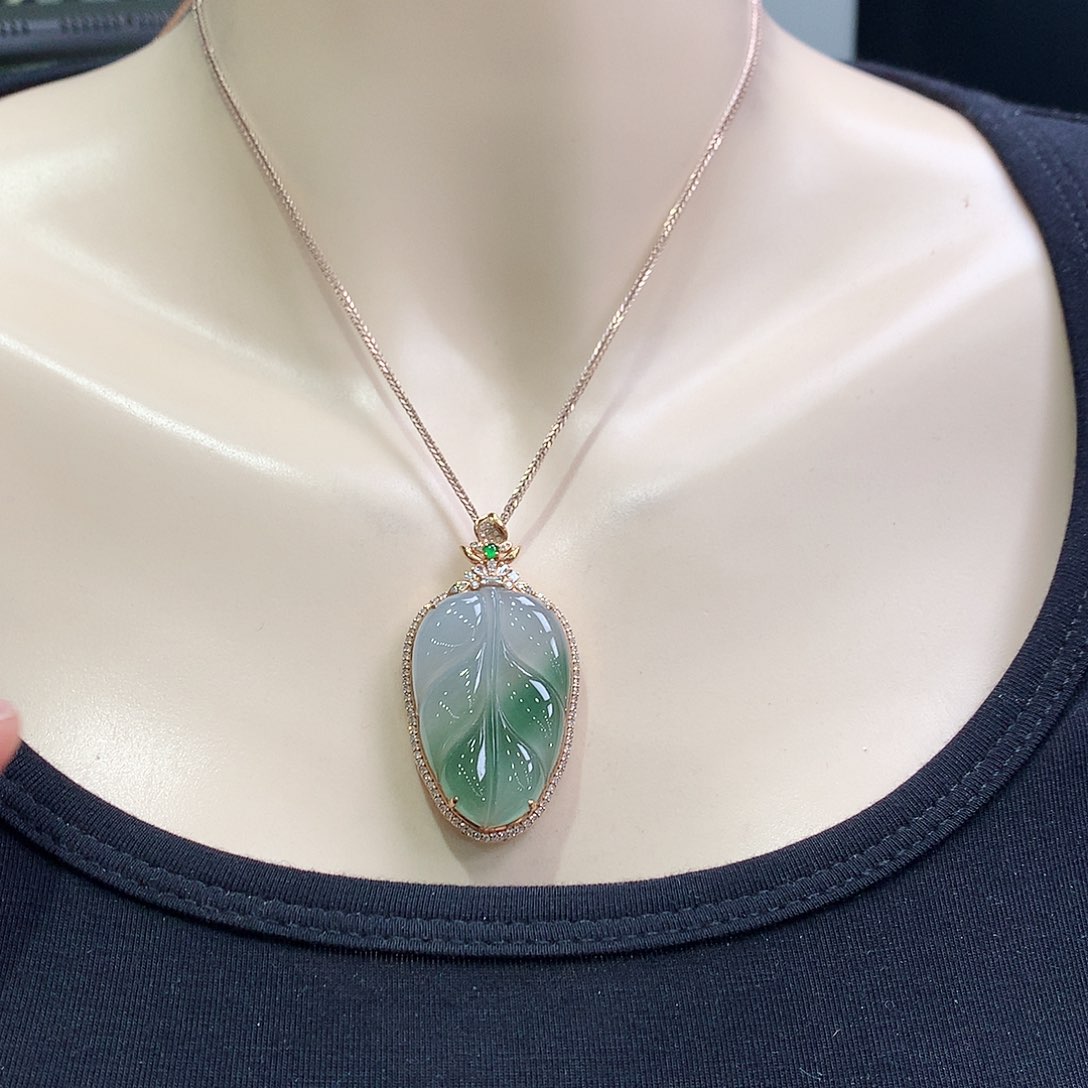 翡翠18K金镶嵌颈饰天然缅甸翡翠叶子