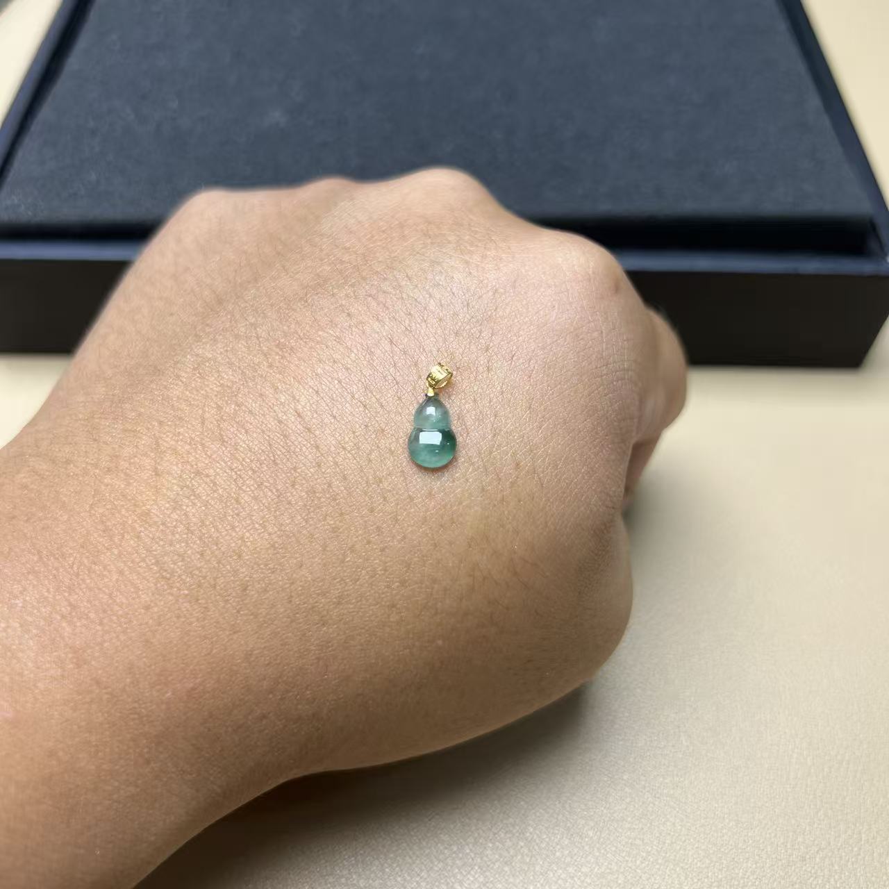 翡翠葫芦吊坠高冰种飘花水头好18K金女式福禄常伴高贵气质轻奢