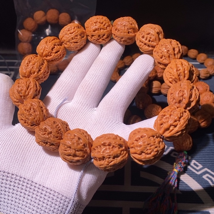 文玩核桃手串……16