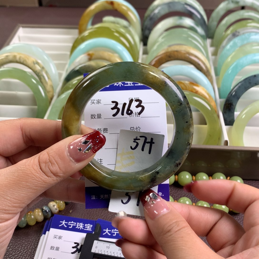 蛇纹石玉手镯未镶嵌3163