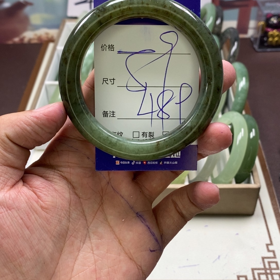 蛇纹石玉手镯未镶嵌