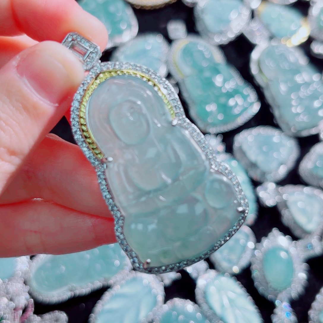 翡翠颈饰未镶嵌观音