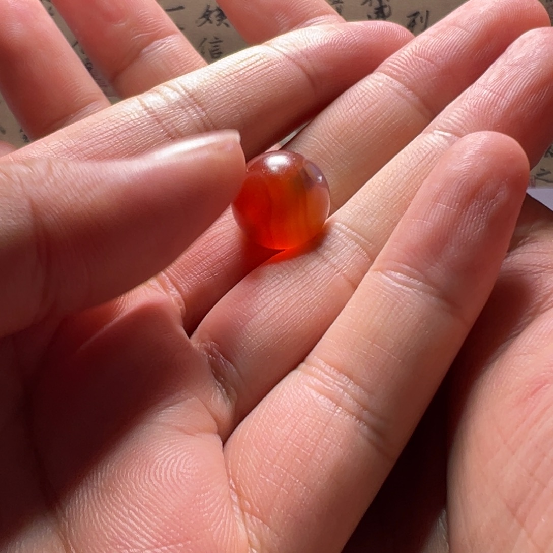 玛瑙/玉髓未镶嵌玛瑙。   珠子