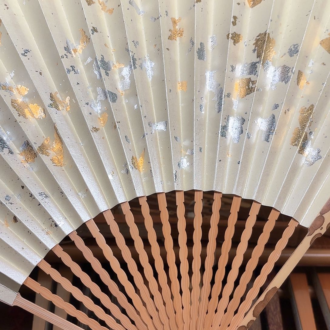 扇子白洒龙鳞梅妃