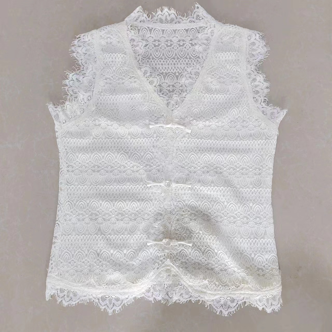 1718 米色盘扣蕾丝马甲