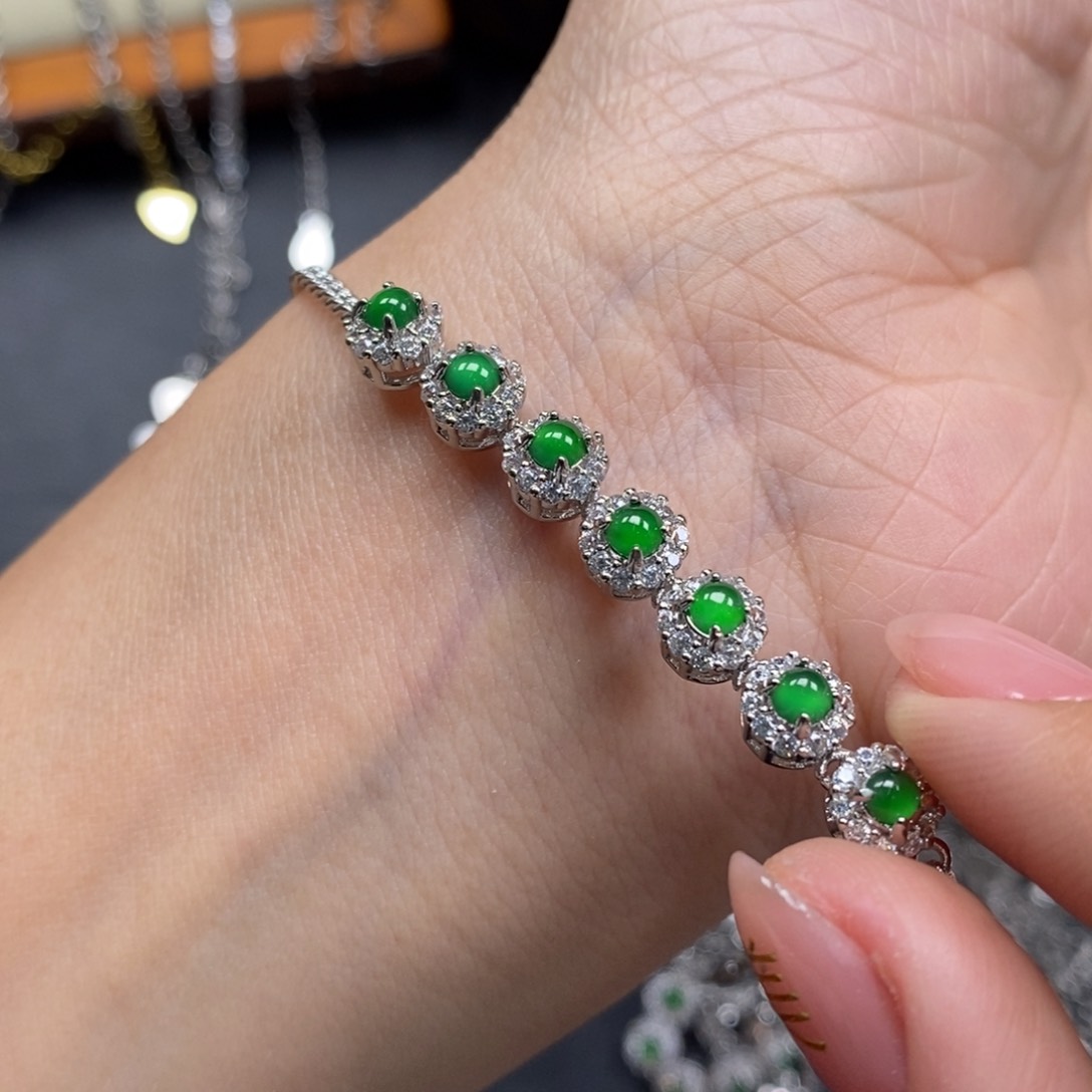 翡翠颈饰未镶嵌翡翠